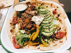 照烧鸡肉配牛油果拉法沙拉-HELLO 27 意面·沙拉·帕尼尼