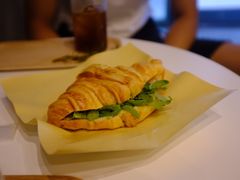 吞拿鱼可颂三明治-BIJOU coffee&cocktail(龙岗万科广场店)