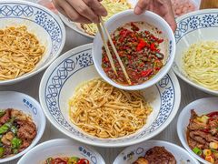 -李与白包子铺(桐梓林店)