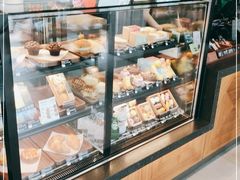 面包甜点陈列柜-星巴克(开封万达广场店)