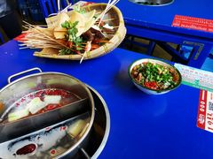 -马路边边串串香形象店(磐石路店)