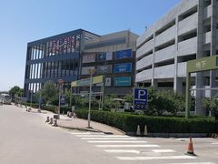 位于三层的楼内停车场-永旺梦乐城国际商城(北清路店)