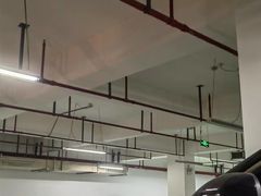 -卜蜂莲花-超市地下停车场