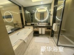 -广州花都皇冠假日酒店