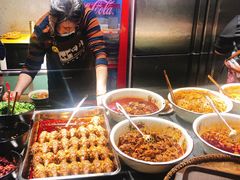 -爆炸头阿姨小四川正宗川味小吃(无任何分店)