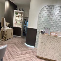 -花岐款式专研健康美甲沙龙