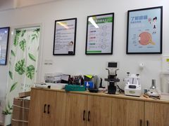 -视野联行眼镜•蔡司•依视路(温江店)