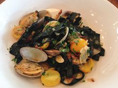 -ROAST coffee & eatery