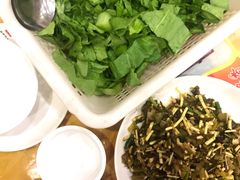 酸菜拌折耳根-榕江牛瘪牛肉火锅