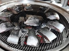 -围炉肉舍•炭烤活鳗•丹东海鲜烤肉(步行街店)