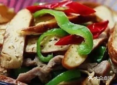 倒入多点的油，油温5成热时