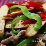 倒入多点的油，油温5成热时