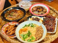 -爆炸头阿姨小四川正宗川味小吃(无任何分店)