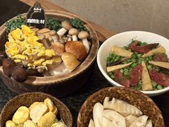 -三出山火锅(南京万象天地店)