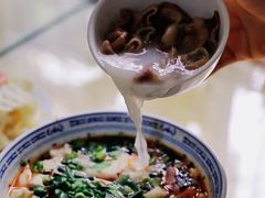 葫芦头泡馍-天发芽·何记葫芦头泡馍·老字号(小南门店)