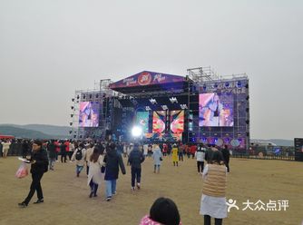 地点：2020年1月1号日，东湖音乐公园，具体地点街