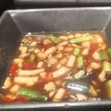 品尝烤肉美味