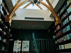 -钟书阁(松江泰晤士小镇店)