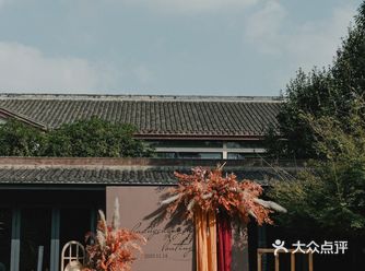 庭院婚礼近年来越来越火，场地多以私家庭院为主
