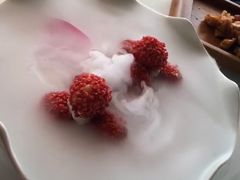 杨梅鳕鱼球-柳莺湖上·湖景餐厅·江南菜(西湖店)