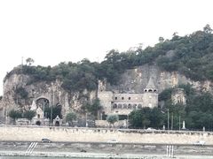 -多瑙河畔鞋履雕塑