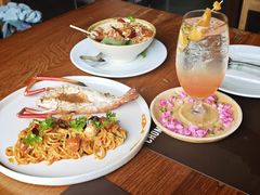 -Chom Cafe and Restaurant