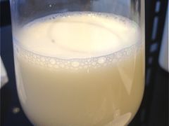 兑不知多少水的现磨杏仁露-院落创意菜