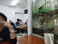 -胡子饮食店