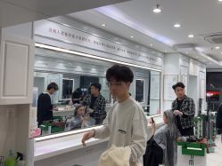 -镁连社·美联社