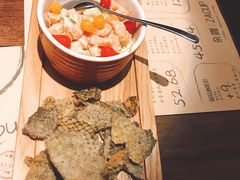 三文鱼沙拉配脆鱼皮-杂咖zacup(领展中心城店)