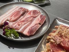 -围炉肉舍•炭烤活鳗•丹东海鲜烤肉(步行街店)