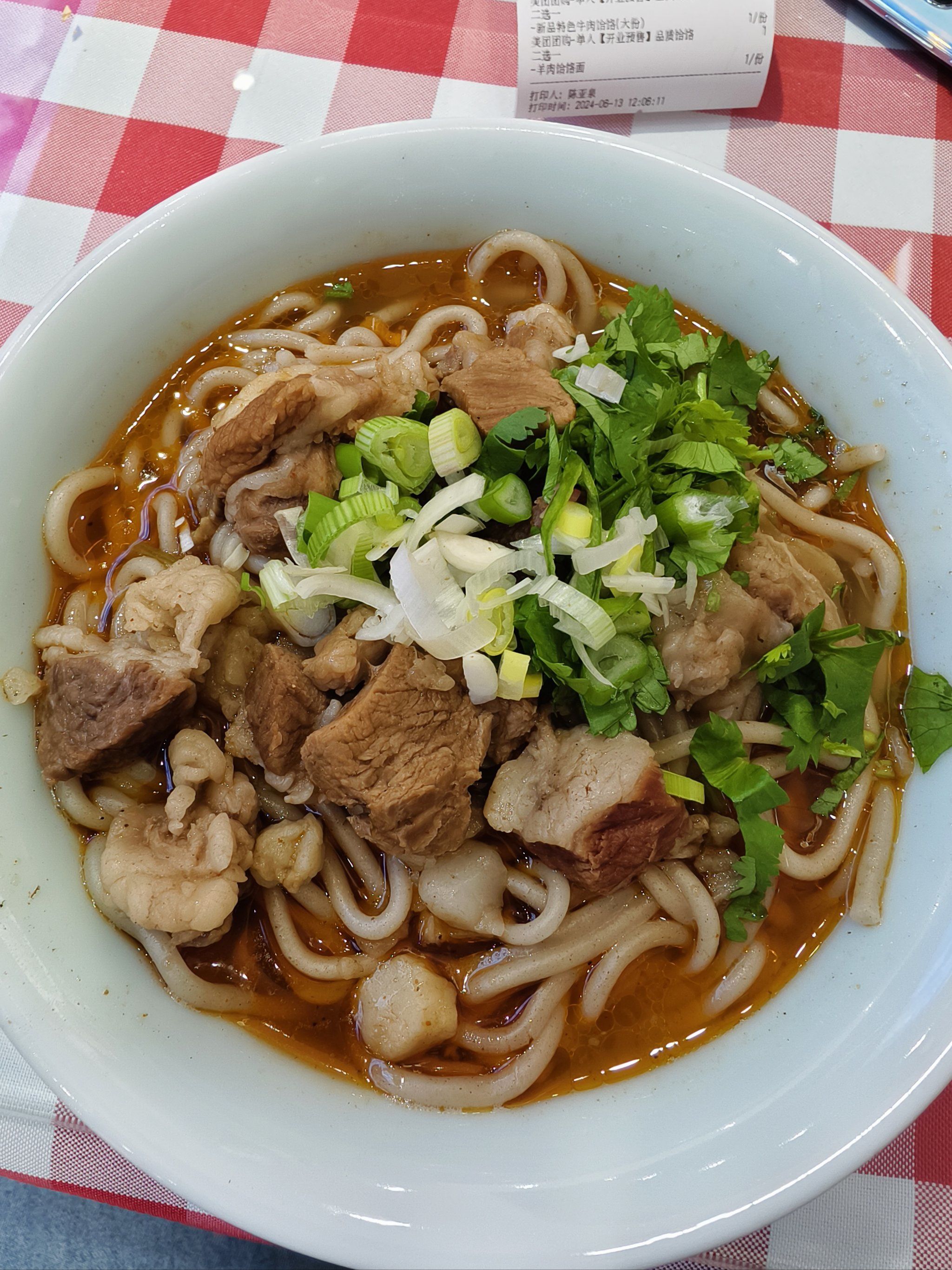 羊肉面热气腾腾