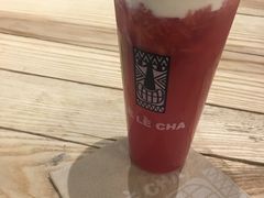 冠军满杯红草莓茶加奶盖-LELECHA乐乐茶(上海五角场万达广场店)