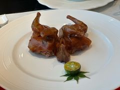 沙田玻璃乳鸽-馋遇江南·精致湖景雅宴(东方之门店)