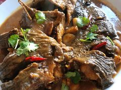 蒜烧鲶鱼-香圆鱼味酒家