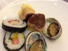 寿司难吃鲍鱼难得拿到两个-东方豪景花园酒店·怡景旋转餐厅