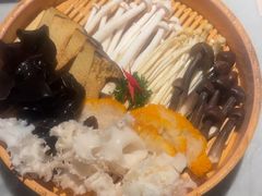 -尚尚仙·酸汤猪手·猪肚鸡火锅(华联万柳购物中心店)