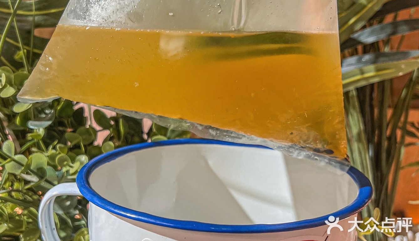 秋天吃酸火锅？就在愚园路上的粉色花园里！