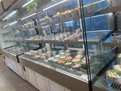 面包甜点陈列柜-晓沸牛肉海鲜小火锅(白湖亭万达广场店)