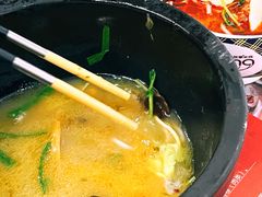 酸辣牛肉过桥米线-妈妈故事米线(市府恒隆店)