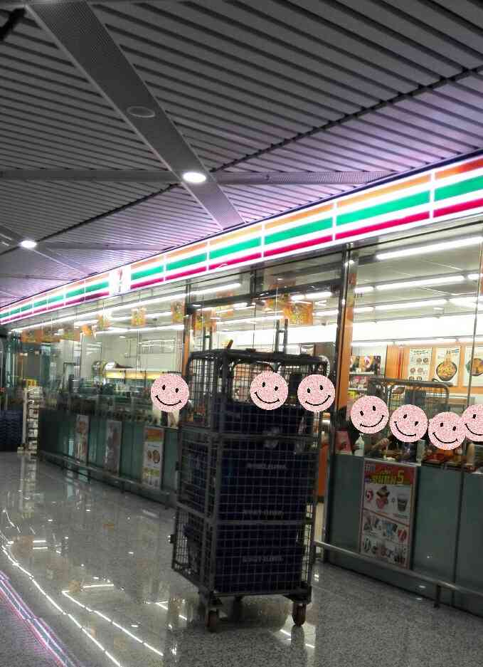 2019年1月8日 打分 这是我逛过的深圳市内的最大的七十一便利店了