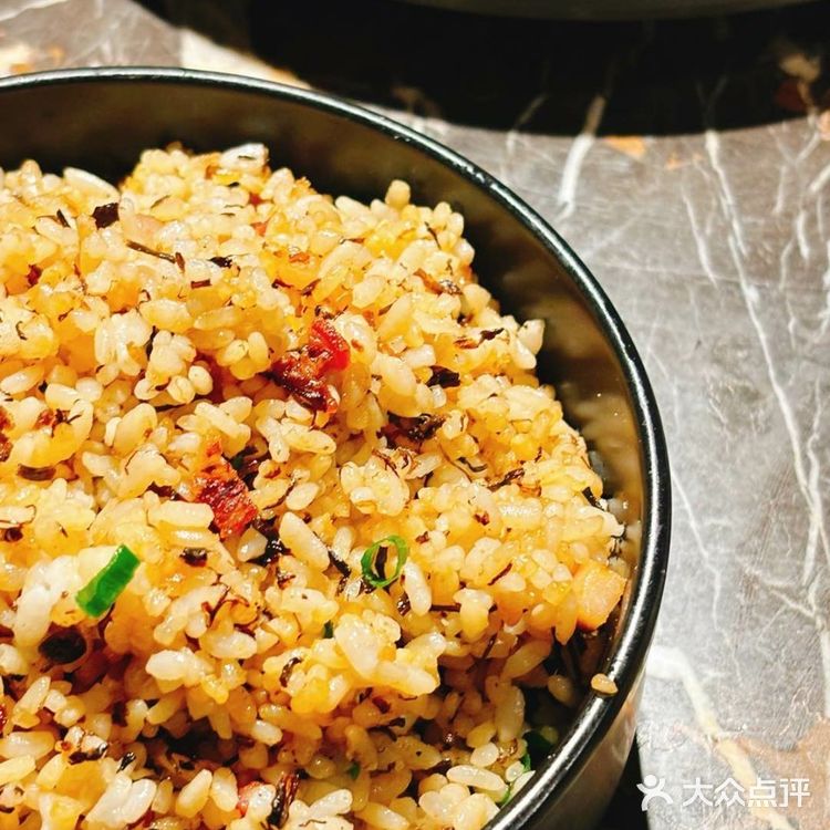 🍢烤串+羊蝎子锅！这家深夜食堂太绝了！