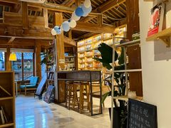 -猫的天空之城概念书店(丽江古城饮玉巷店)