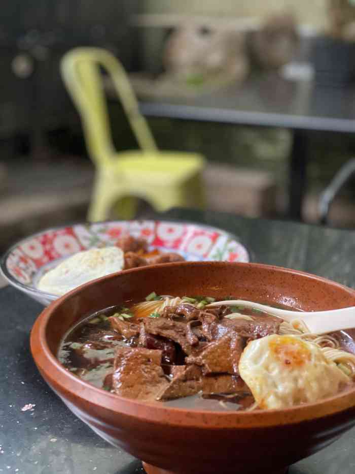 津满仓面馆-"在地铁站边上 感觉这家还不错就来吃啦点.