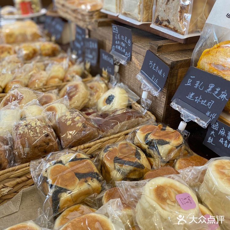 很喜欢的日式面包店，价格小贵