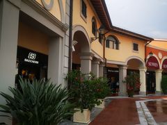 -佛罗伦萨小镇广佛名品奥特莱斯(疏港路店)