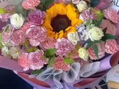 -何兮花店·气球派对鲜花店(马桥银春路万科城店)