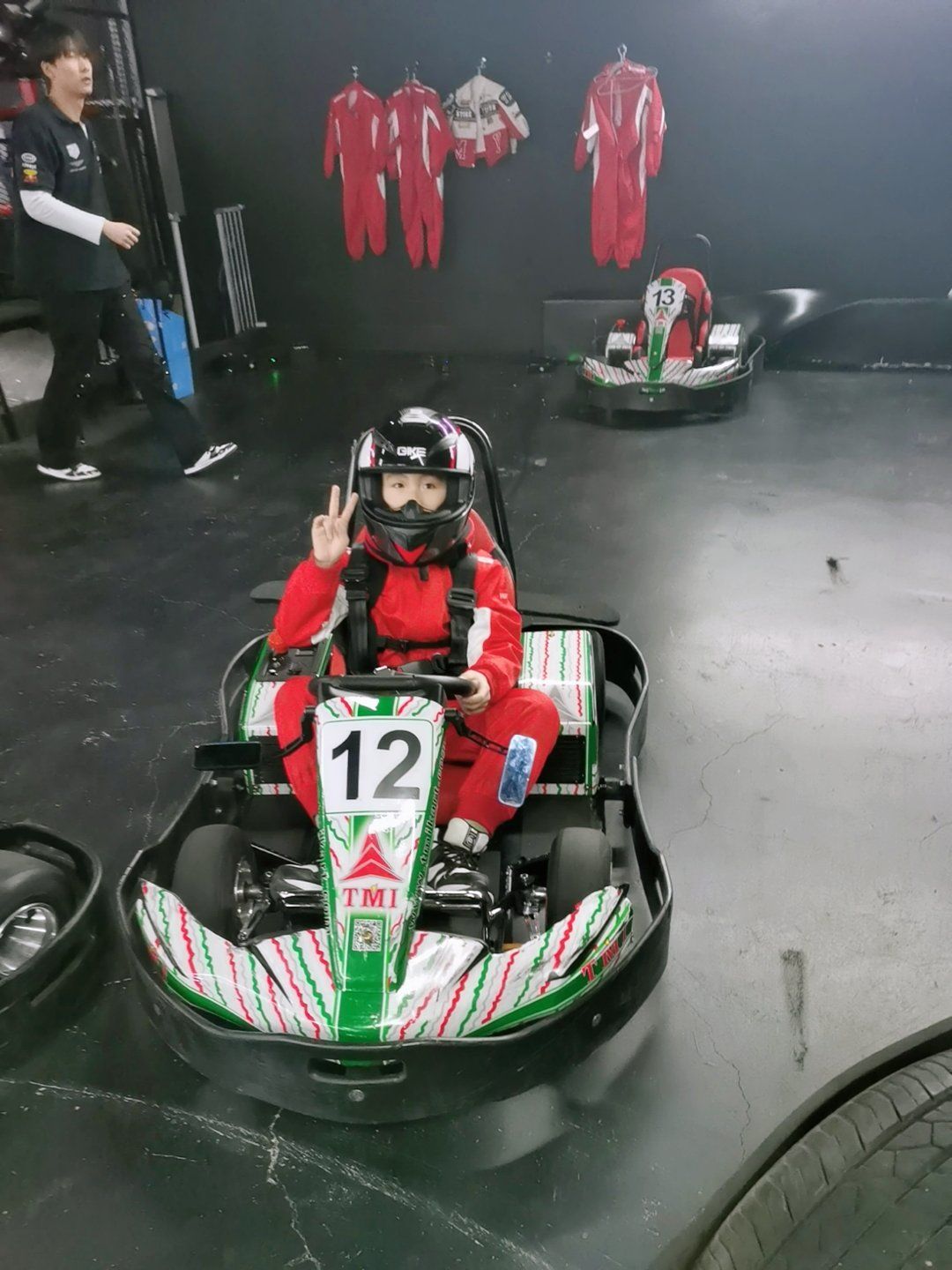 工作人员很耐心讲解,还有观看的地方,能根据自己需求调整卡丁车档位