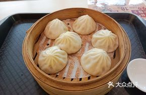 Spring Delight: Chrysanthemum Greens and Pork Soup Dumplings