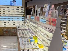 -爱视眸Eyeblling眼镜·依视路·蔡司镜片折扣店(百联南方商城购物中心)